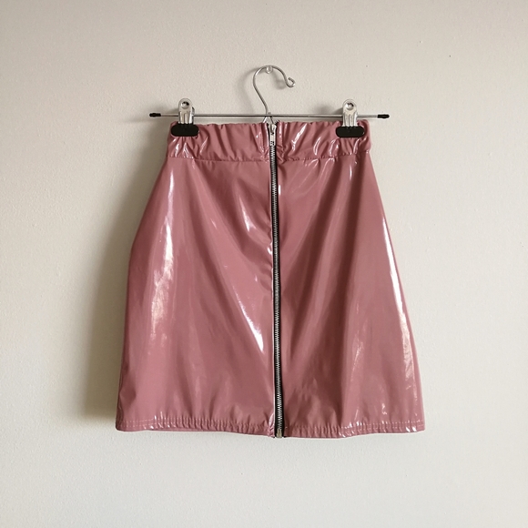 ❤️[3/$35] PrettyLittleThing Vinyl Zip Mini Skirt - Picture 3 of 7